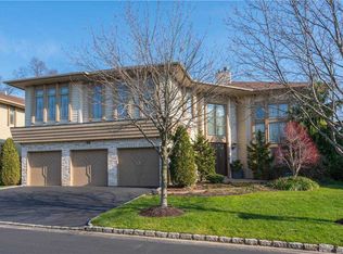 29 Holiday Pond Rd, Jericho, NY 11753