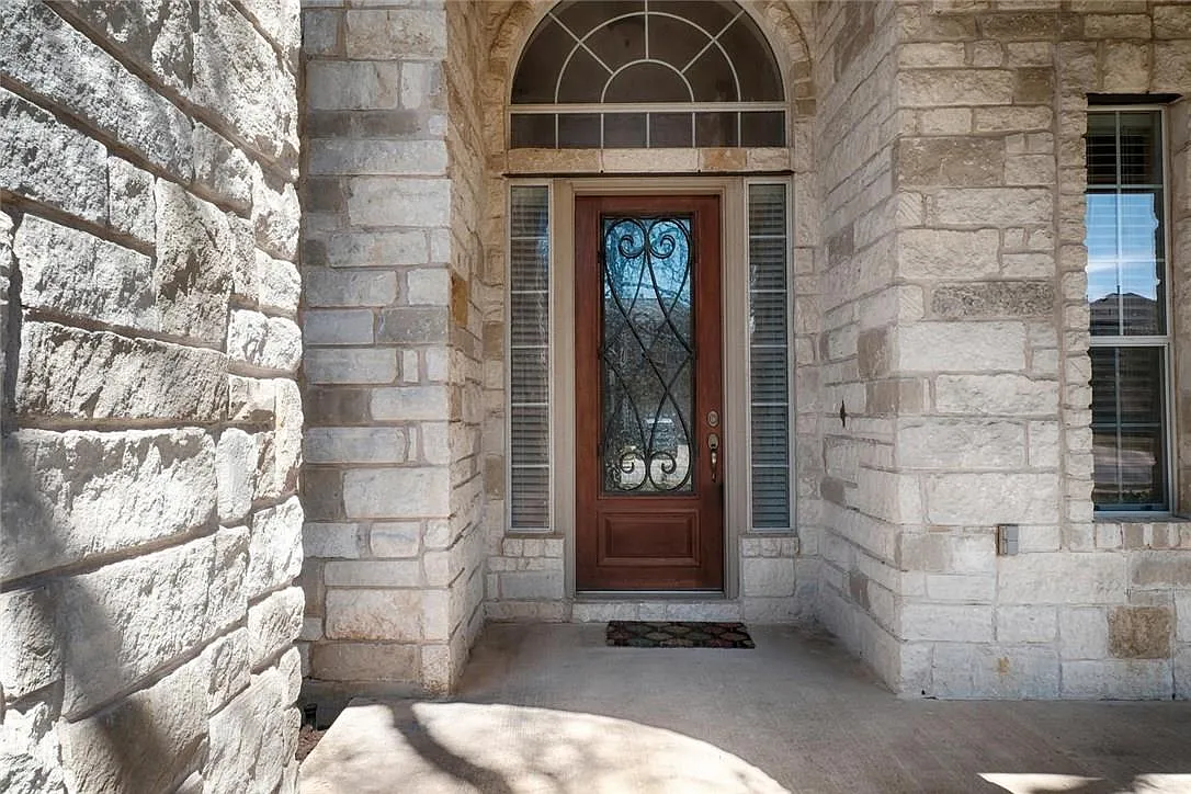 4 bed, 3.5 bath, 3532 sqft, $3,500 — Photo 2