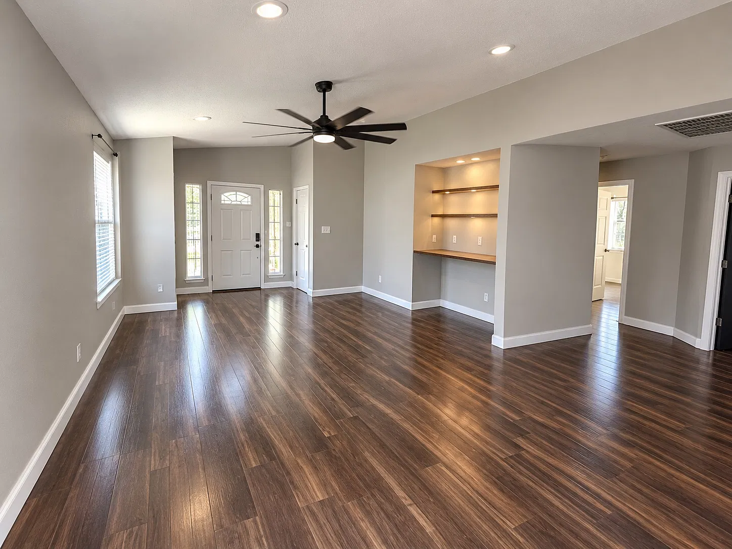 3 bed, 1346 sqft, $2,000 — Photo 2