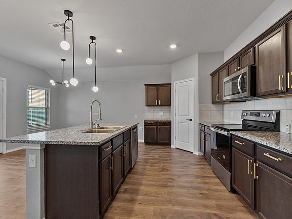 5th image of 2427 Karnack Dr