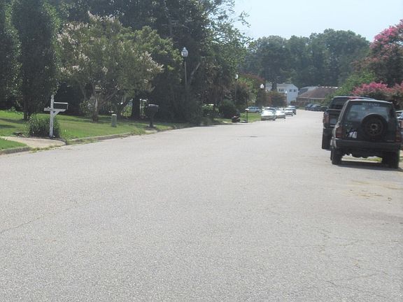 5th image of 224 Telford Dr