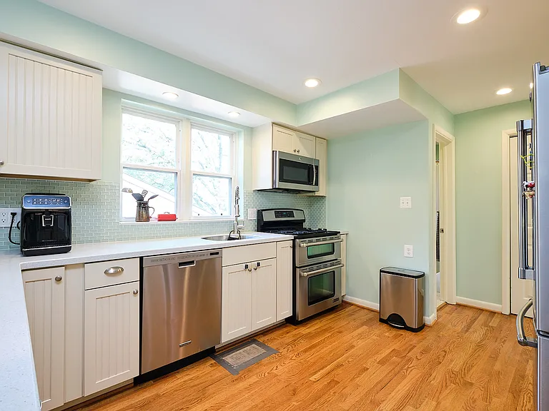 1318 Perry St NE — Photo 12