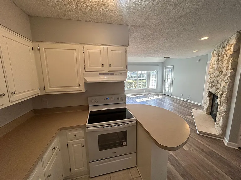1205 Tiffany Ln #G — Photo 8