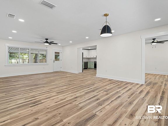 3rd image of 406 Jasmine Ave