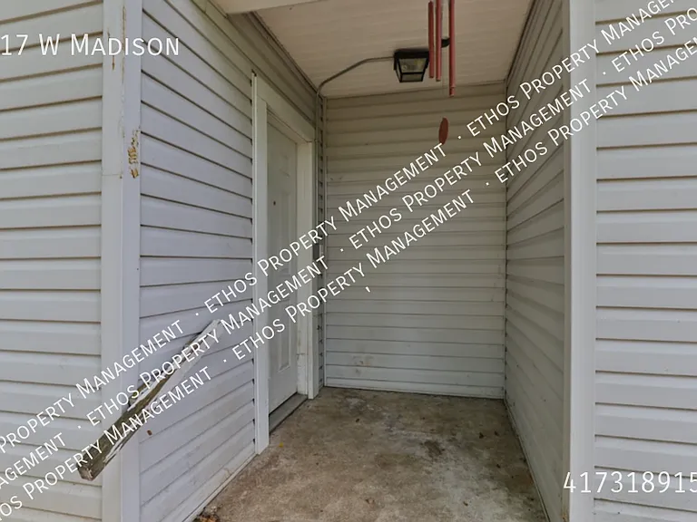 817 W Madison St — Photo 10