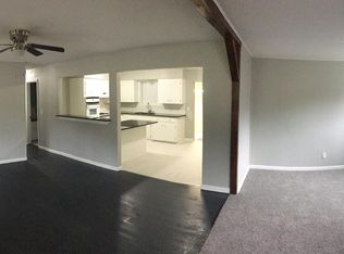 902 S 10th St, Rogers, AR 72756