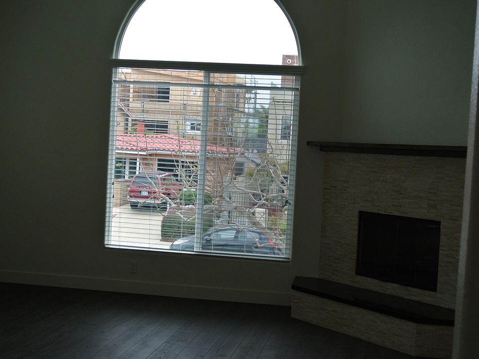 Fireplace, gas logs