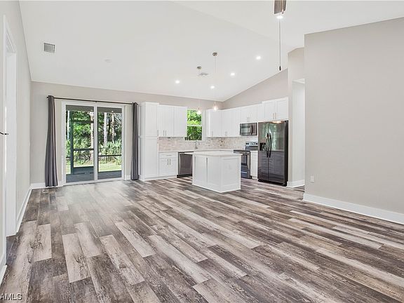 3rd image of 2827 Desoto Blvd S