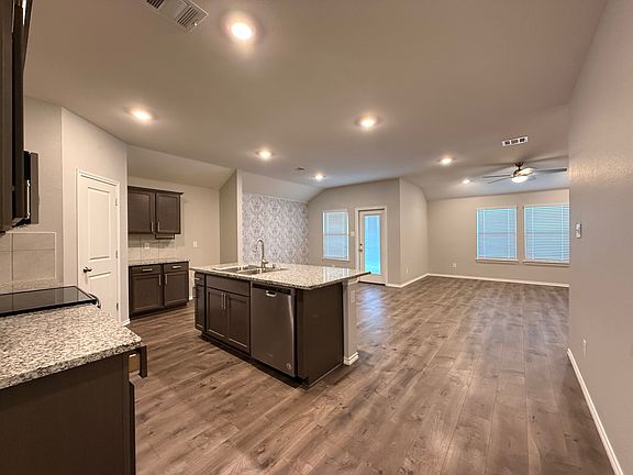 3rd image of 727 Meadow Creek Ln