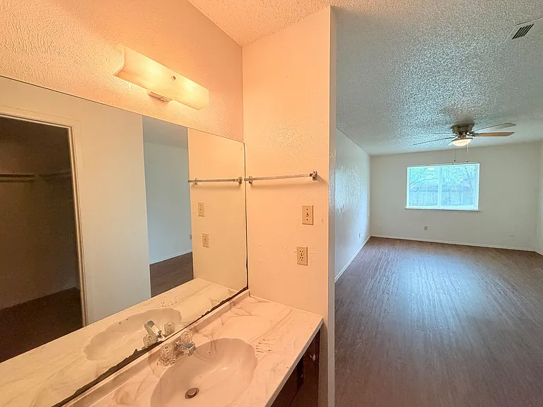10904 Meadgreen Ct — Photo 24