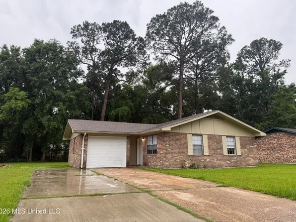1605 Riverside Dr, Gautier, MS 39553