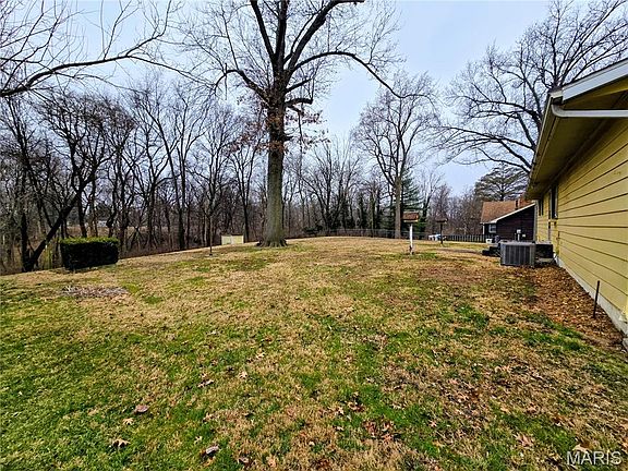 3rd image of 311 Bauer Ln