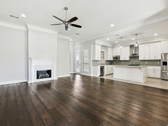 2nd image of 736 Portula Ave