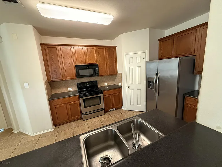 1514 Kothman Dr — Photo 10
