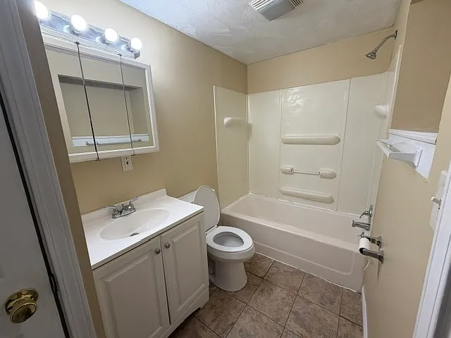 2238R Chestnut St — Photo 8