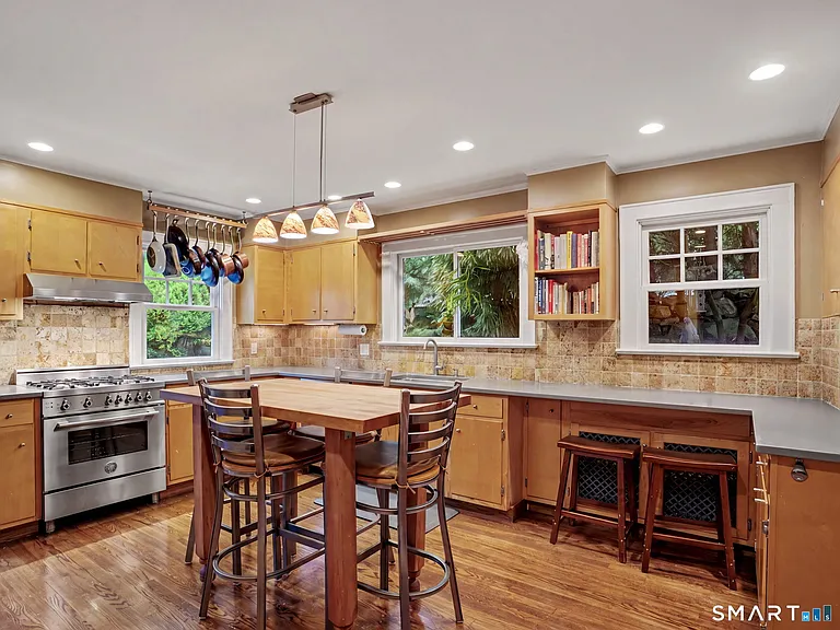 46 Valleywood Rd — Photo 10