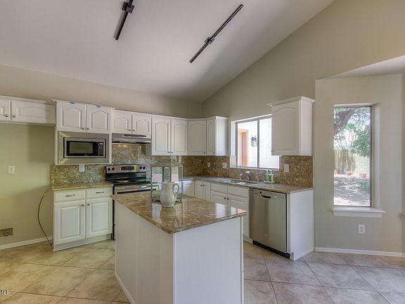 Kitchen (2)