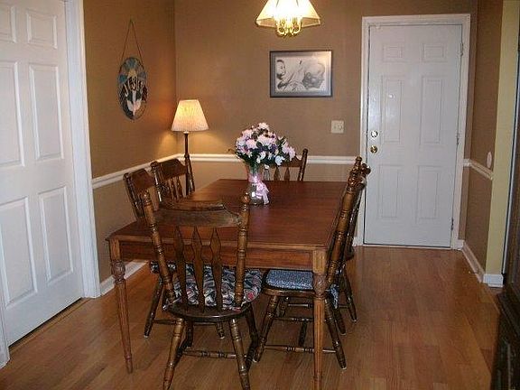 3rd image of 2406 Ravenwood Dr