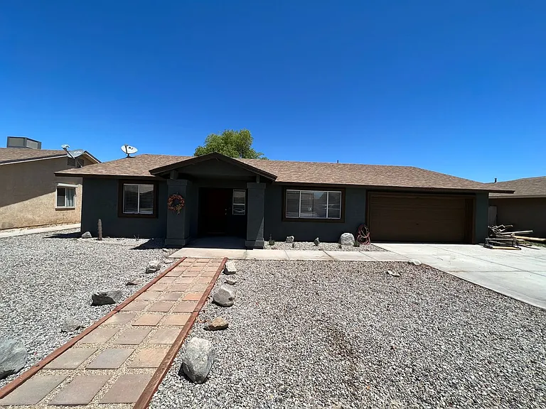 7132 E 24th Ln — Photo 1