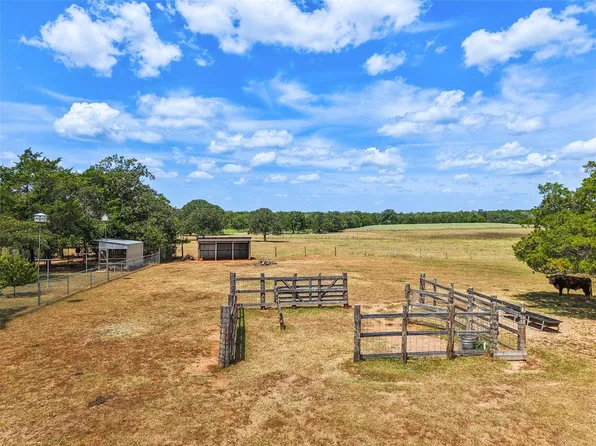 372 Hofferek Rd, Rosanky, TX 78953