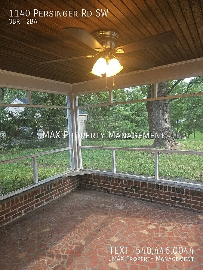 Comfort, Charm & Space in Southwest Roanoke — Photo 3