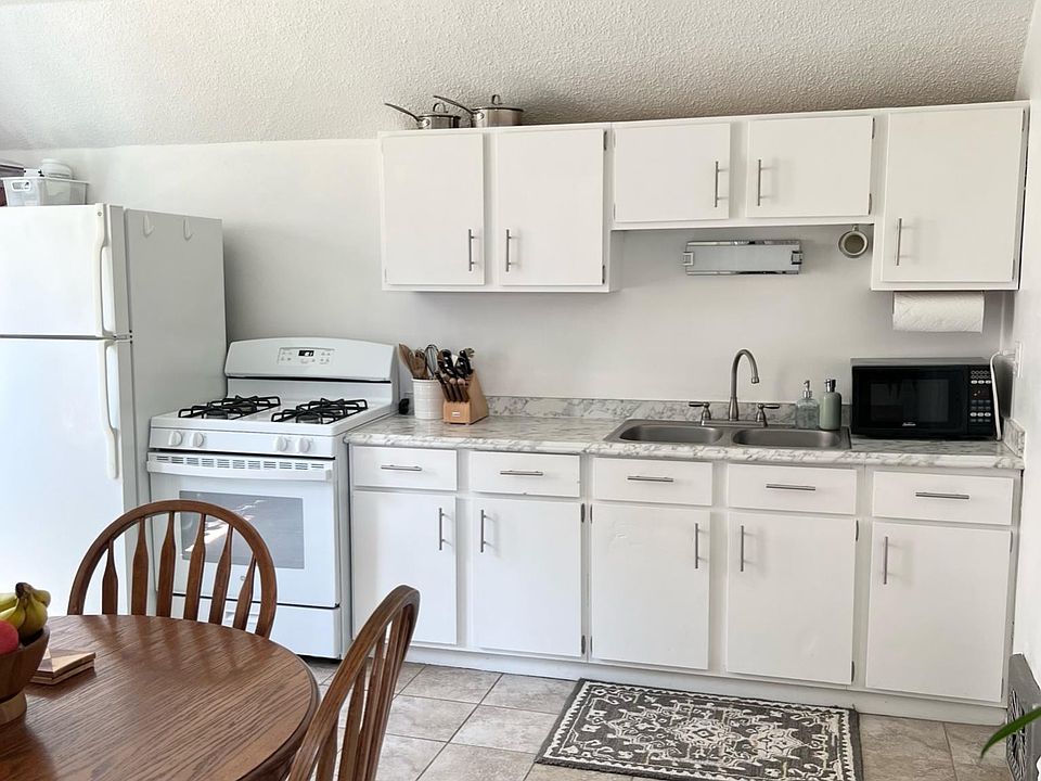 1st image of 200 1st Ave S APT 2