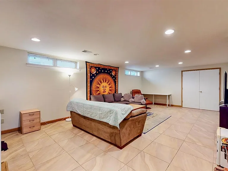 715 Ivanhoe St — Photo 27