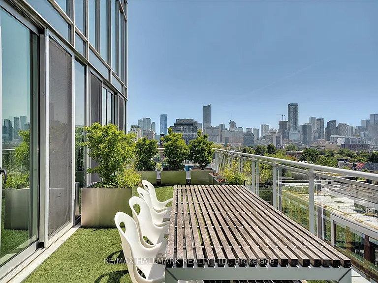 301 Markham St #Penthouse 805 — Photo 31