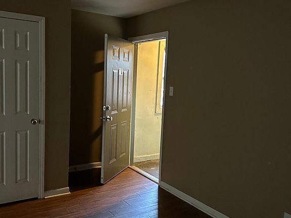 3rd image of 205 S Linden St APT 9D