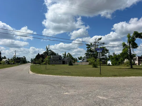 415 N Illinois Ave, Gaylord, MI 49735