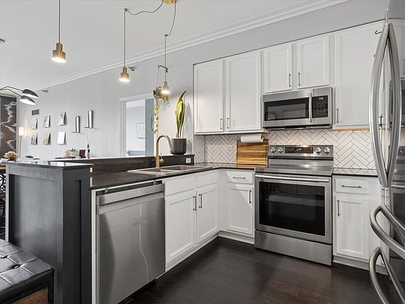 2nd image of 1841 S Calumet Ave APT 609