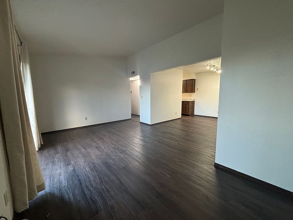 1st image of 208 Woodwind Ct