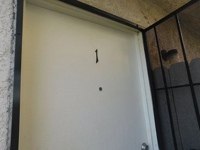 21st426 — Photo 3