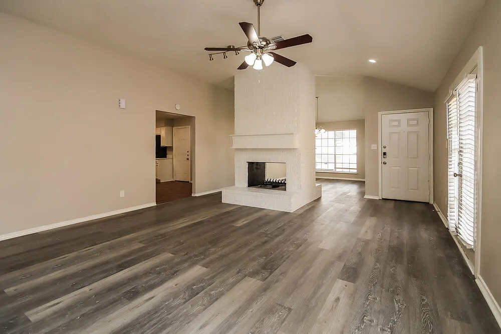 3 bed, 2.0 bath, 1620 sqft, $2,385 — Photo 3