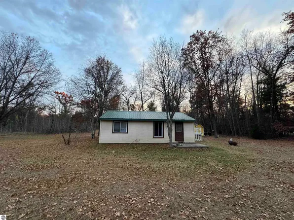 800 Merilyn Ln, Alger, MI 48610