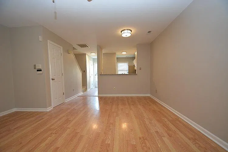 2 bed, 1.5 bath, 1080 sqft, $1,400 — Photo 4
