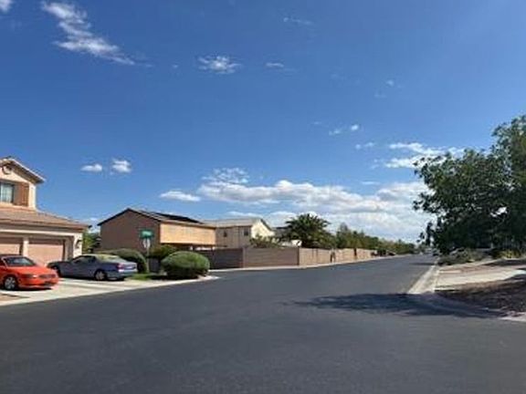 Exterior Neighborhood (street photo)