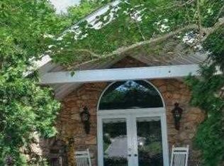 125 Camelot Dr, Huntington, WV 25701