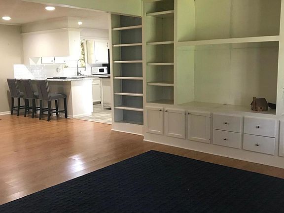 3rd image of 111 Polly Ln