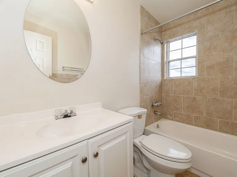 Stevens Manor Apartments — Photo 18