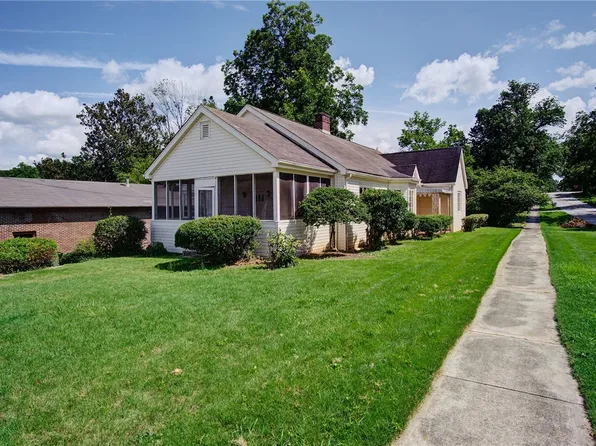 201 S Tugaloo St, Walhalla, SC 29691