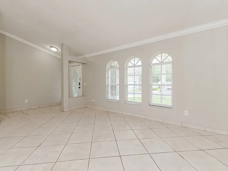 2708 Ashley Ct — Photo 4