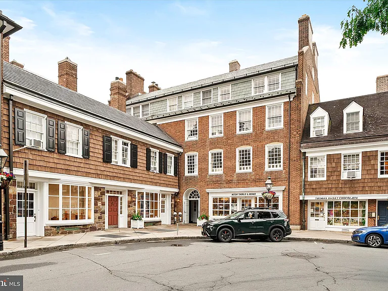 25 Palmer Sq W #A — Photo 3