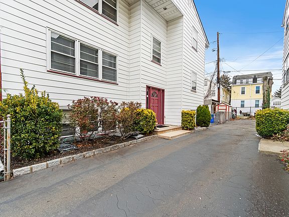 2nd image of 208 No Park St #2