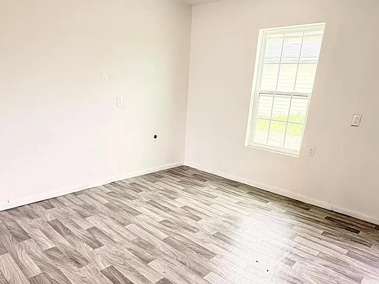 335 Delaware St — Photo 6