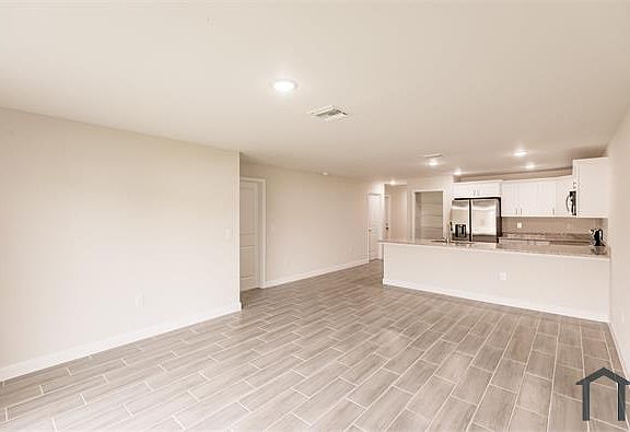 5th image of 3846 Kittyhawk Dr