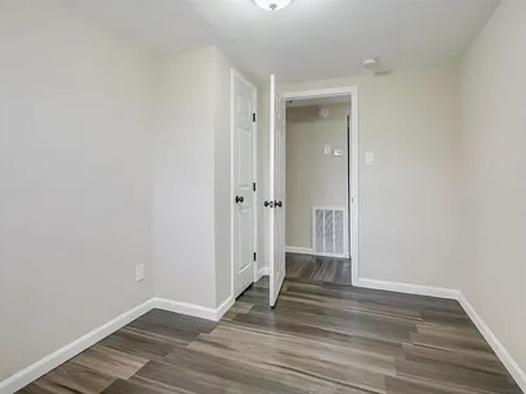 5th image of 4251 Piggott Ave