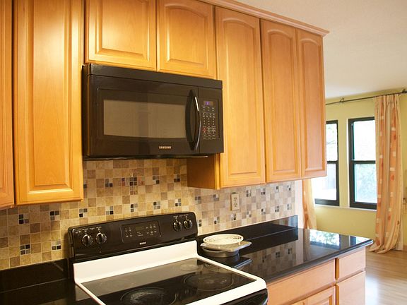 5th image of 2210 Saint Claire Ct