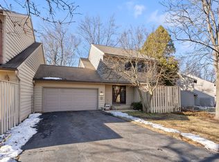 1540 Kirkwood Dr, Geneva, IL 60134