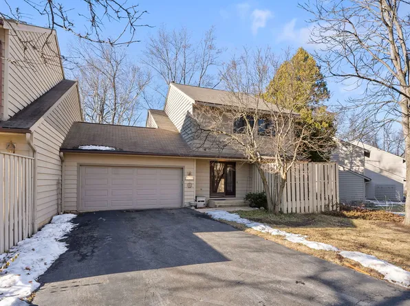 1540 Kirkwood Dr, Geneva, IL 60134